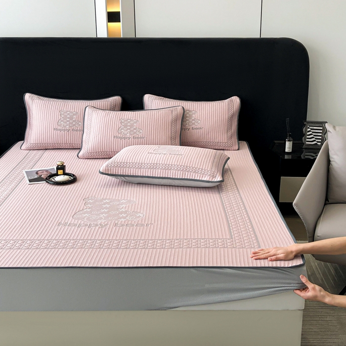 91家纺网 家纺一手货源 找家纺 首尔家纺 2025新款大版凉感丝凉席 快乐熊-粉