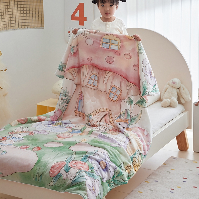 91家纺网 家纺一手货源 找家纺 荷马之梦 2025新款A类原创手绘风针织棉凉感大豆儿童夏被 蘑菇下午茶
