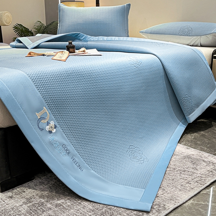 91家纺网 家纺一手货源 找家纺 阿亮家居 2025新款刺绣款凉豆豆凉席 凉豆豆-玫瑰蓝色