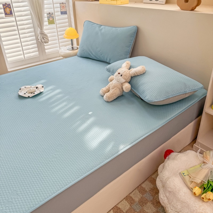 91家纺网 家纺一手货源 找家纺 阿亮家居 2025新款凉席凉豆豆单包边可水席单凉席三件套冰豆豆席 小米粒天空蓝床笠款