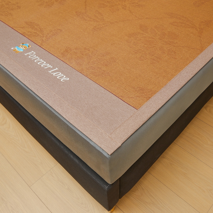 91家纺网 家纺一手货源 找家纺 琪琪阁 2026新款小熊宽边藤席 水中花