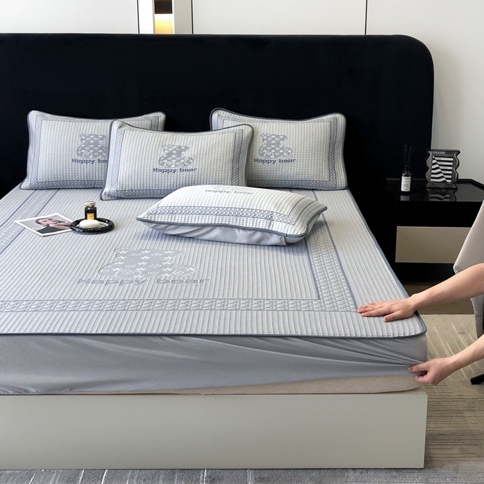 91家纺网 家纺一手货源 找家纺 首尔家纺 2025新款大版凉感丝凉席 快乐熊-高级灰