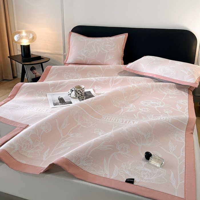 91家纺网 家纺一手货源 找家纺 慕尚家纺 2025春夏新款凉感冰丝提花凉席三件套 烟粉