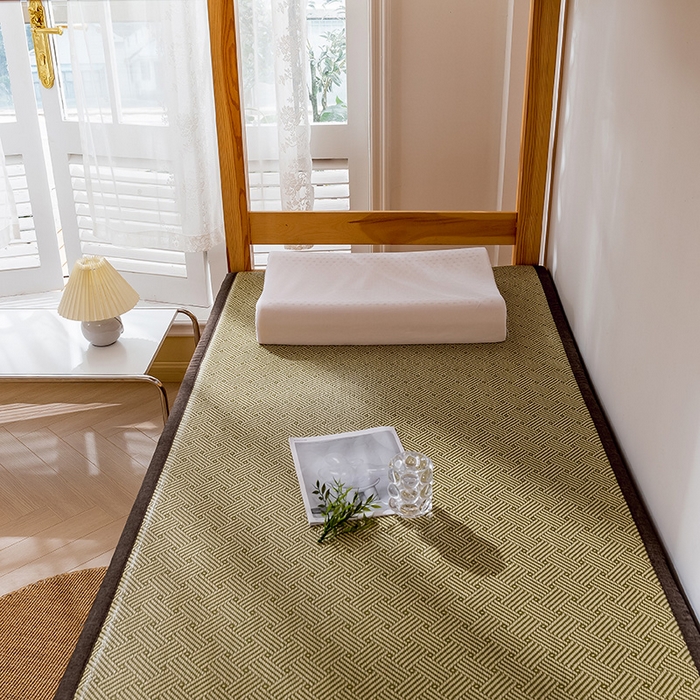 91家纺网 家纺一手货源 找家纺 阿亮家居 2025新款包边工艺凉感冰藤地铺睡垫系列凉席地垫 绿饼干