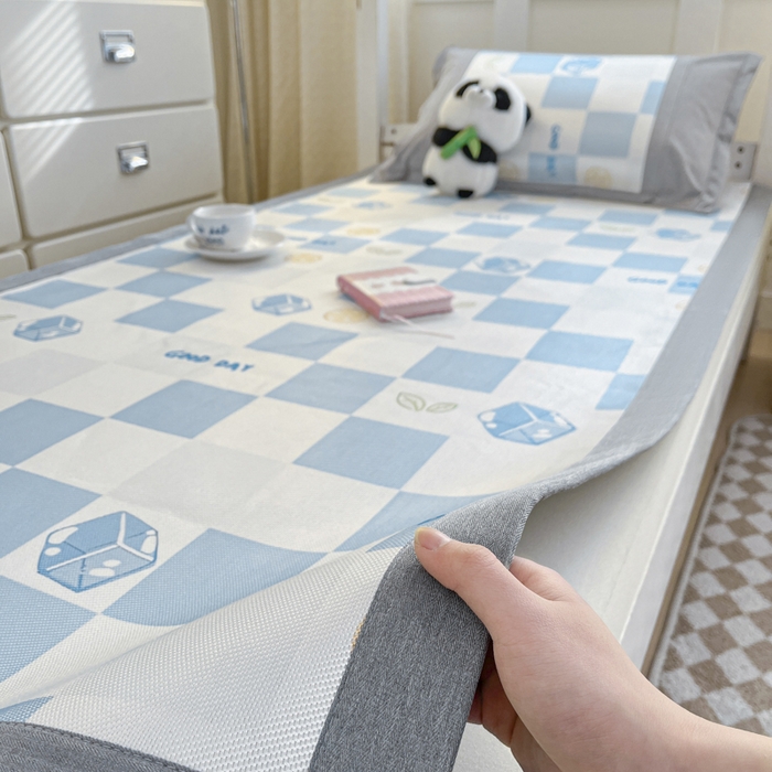 91家纺网 家纺一手货源 找家纺 阿亮家居 2025新款印花冰藤凉席-学生款 冰块蓝