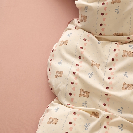 91家纺网 家纺一手货源 找家纺 梦庭帛美 2025新款舒适亲肤针织双层纱ab版四件套 可爱熊