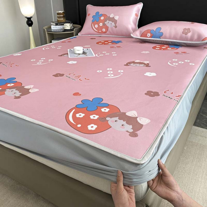 91家纺网 家纺一手货源 找家纺 2025新款印花冰丝凉席反面无纺布 冰丝-床笠款-草莓