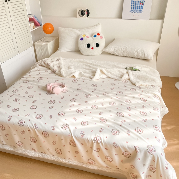 91家纺网 家纺一手货源 找家纺 857家居 2025新款双层针织纱羊羔绒毛毯 梦幻花园