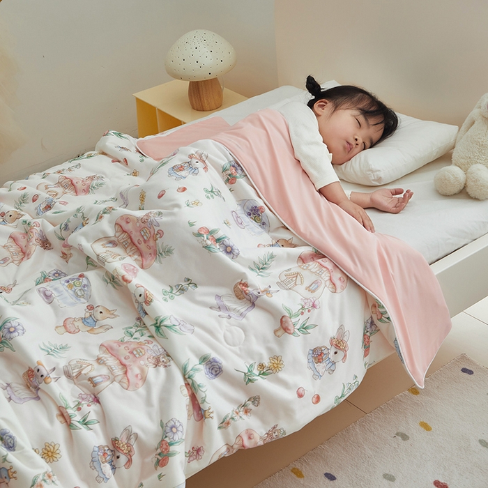 91家纺网 家纺一手货源 找家纺 荷马之梦 2025新款A类原创手绘风针织棉凉感大豆儿童夏被 蘑菇下午茶B