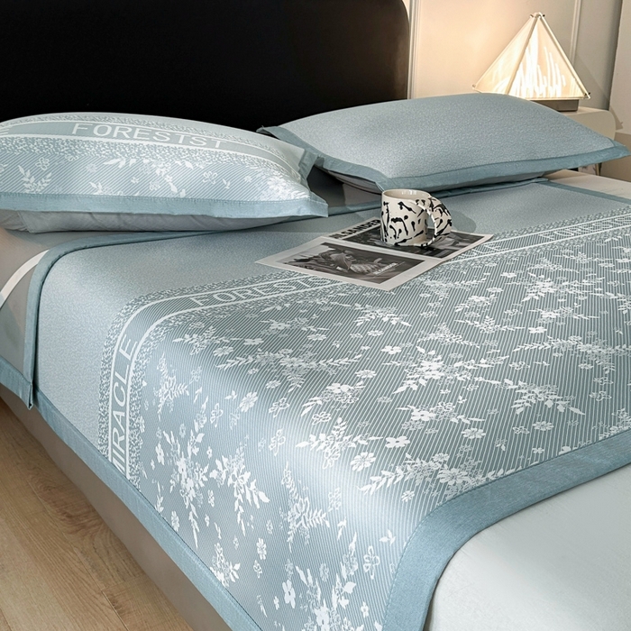 91家纺网 家纺一手货源 找家纺 慕尚家纺 2025春夏新款凉感冰丝提花凉席三件套 海棠 蓝