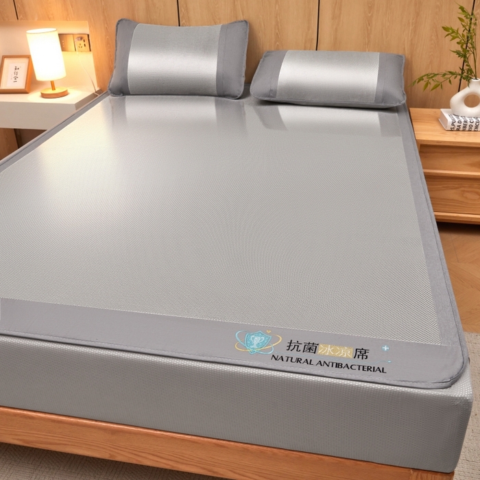 91家纺网 家纺一手货源 找家纺 阿亮家居 2025新款冰藤席凉席三件套包边抗菌刺绣款冰藤凉席 灰色-床笠款