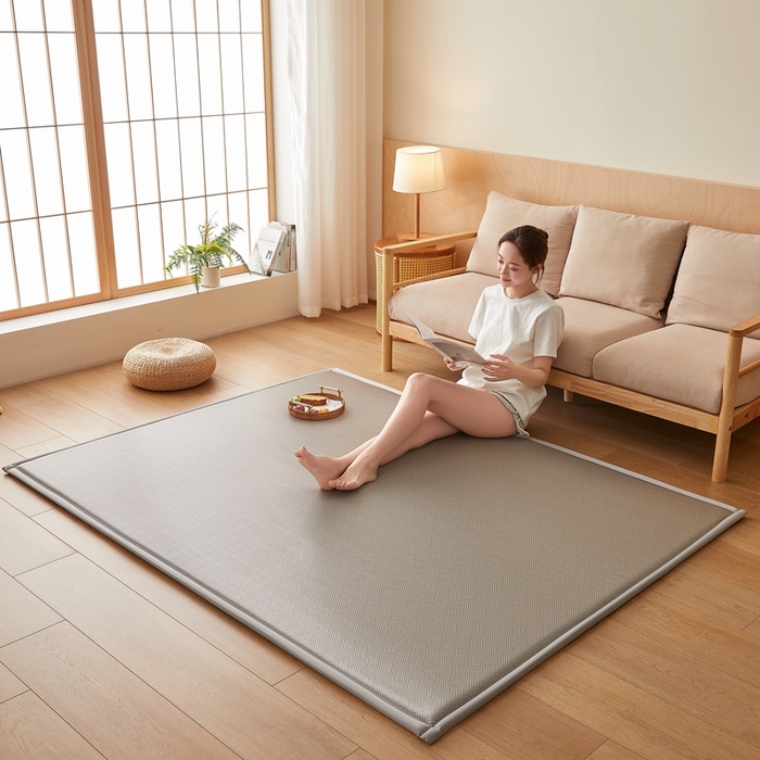 91家纺网 家纺一手货源 找家纺 阿亮家居 2025新款包边工艺凉感冰藤地铺睡垫系列凉席地垫 冰丝饼干灰