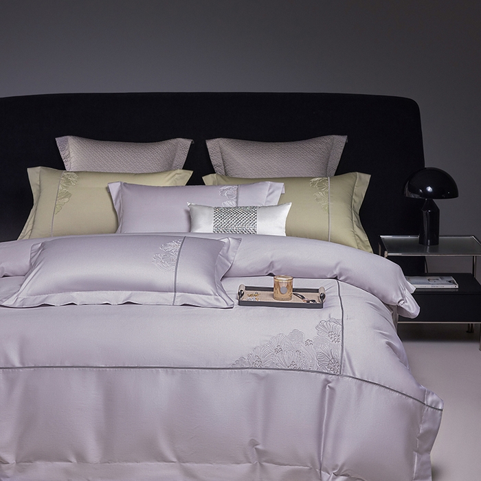 91家纺网 家纺一手货源 找家纺 榻尚家居 2025新款120支贡缎长绒棉绣花四件套-花漾系列 花漾-紫灰