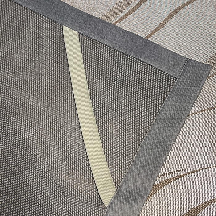 91家纺网 家纺一手货源 找家纺 阿亮家居 2025新款凉席冰丝席三明治宽包边刺绣款粗冰丝凉席 柔美-咖