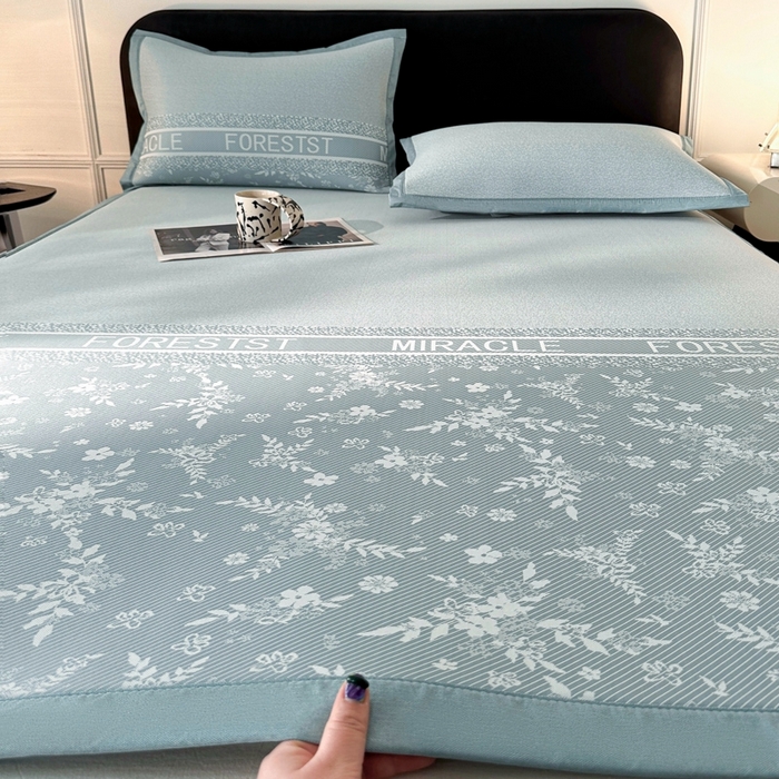 91家纺网 家纺一手货源 找家纺 慕尚家纺 2025春夏新款凉感冰丝提花凉席三件套 海棠 蓝