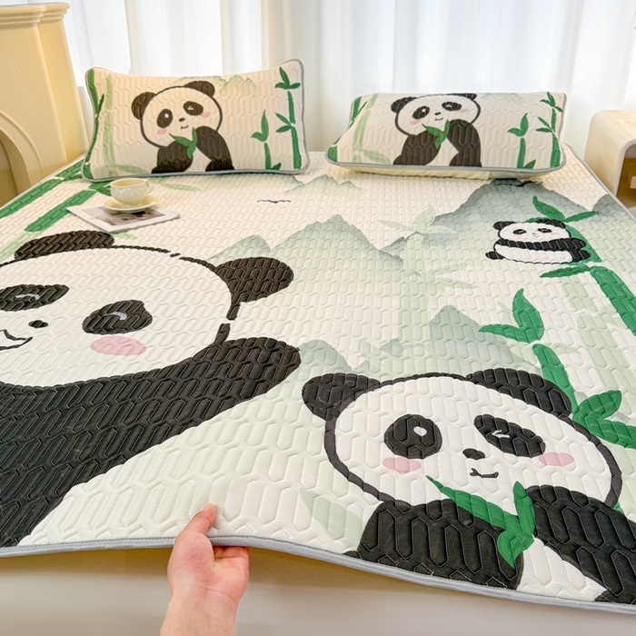 91家纺网 家纺一手货源 找家纺 希廷顿 2025新款大版印花乳胶凉席三件套 熊有成竹