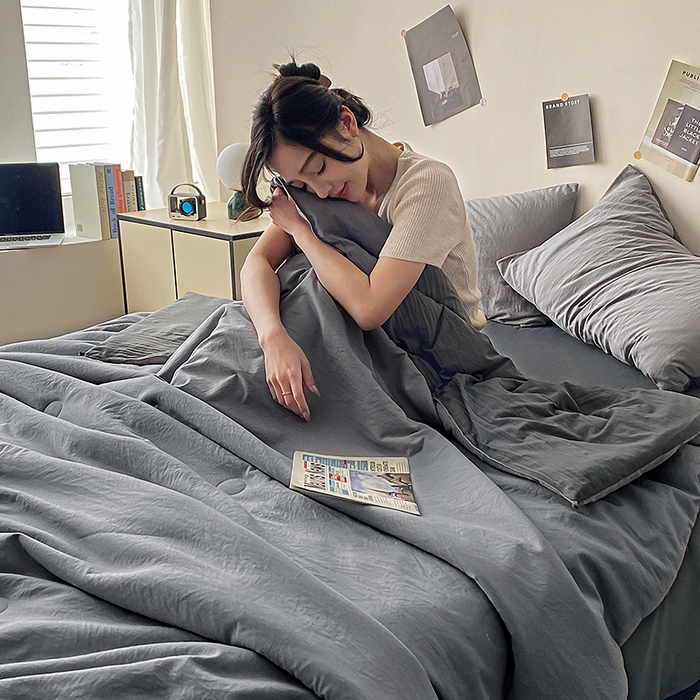 91家纺网 家纺一手货源 找家纺 益多眠 2026新款水洗棉夏被四件套 烟灰+深灰
