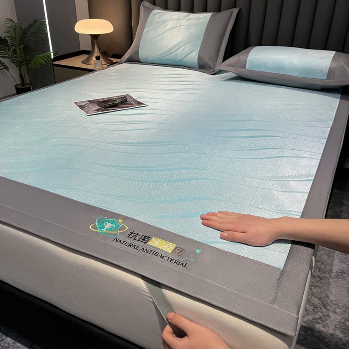 91家纺网 家纺一手货源 找家纺 阿亮家居 2025新款凉席冰丝席三明治宽包边刺绣款粗冰丝凉席 柔美-绿