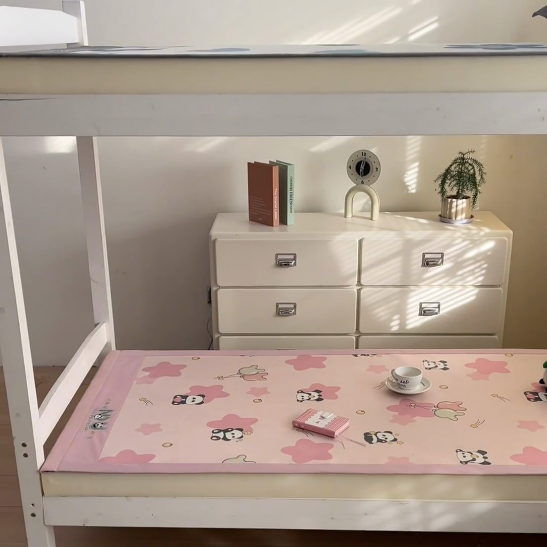 91家纺网 家纺一手货源 找家纺 阿亮家居 2025新款印花冰藤凉席-学生款 粉熊猫