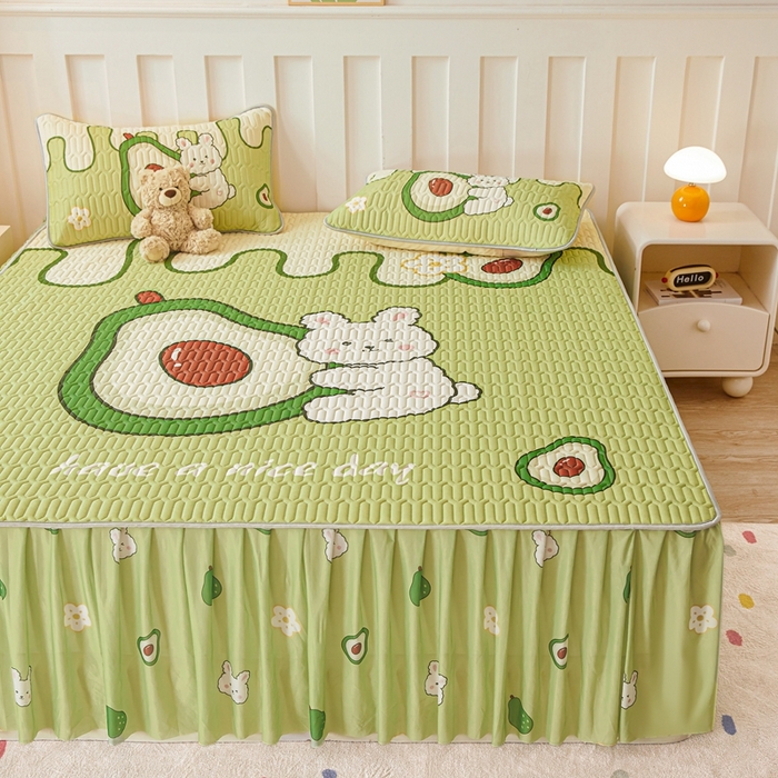 91家纺网 家纺一手货源 找家纺 希廷顿 2025新款大版印花乳胶凉席床裙款三件套 牛油果绿