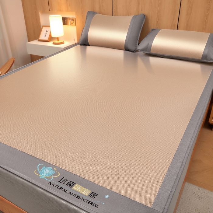 91家纺网 家纺一手货源 找家纺 阿亮家居 2025新款冰藤席凉席三件套包边抗菌刺绣款冰藤凉席 咖色-床笠款