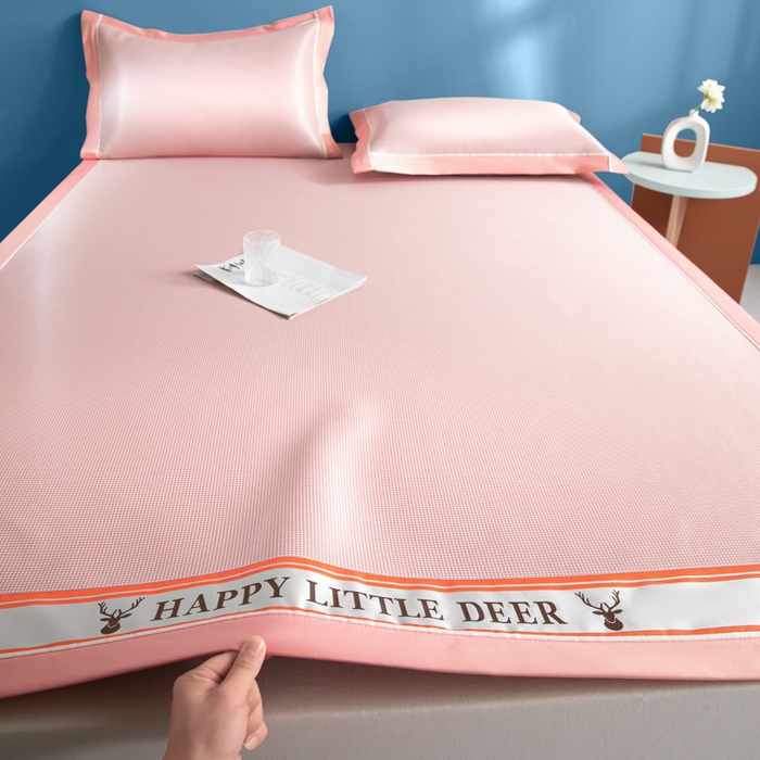 91家纺网 家纺一手货源 找家纺 阿亮家居 2025新款A类母婴级1800D碳光小鹿冰丝席凉席 山茶粉