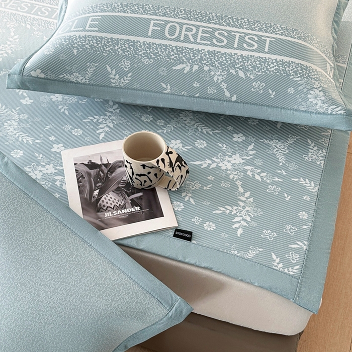 91家纺网 家纺一手货源 找家纺 慕尚家纺 2025春夏新款凉感冰丝提花凉席三件套 海棠 蓝