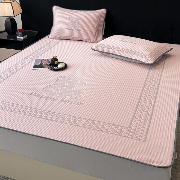 91家纺网 家纺一手货源 找家纺 首尔家纺 2025新款大版凉感丝凉席 快乐熊-粉