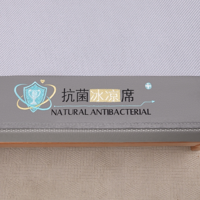 91家纺网 家纺一手货源 找家纺 阿亮家居 2025新款冰藤席凉席三件套包边抗菌刺绣款冰藤凉席 蓝紫色-床笠款