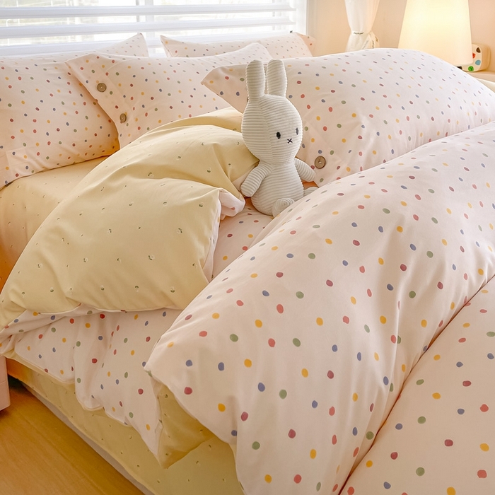 91家纺网 家纺一手货源 找家纺 星窝家纺 2025新款纽扣款水洗棉印花四件套 乐恬波点