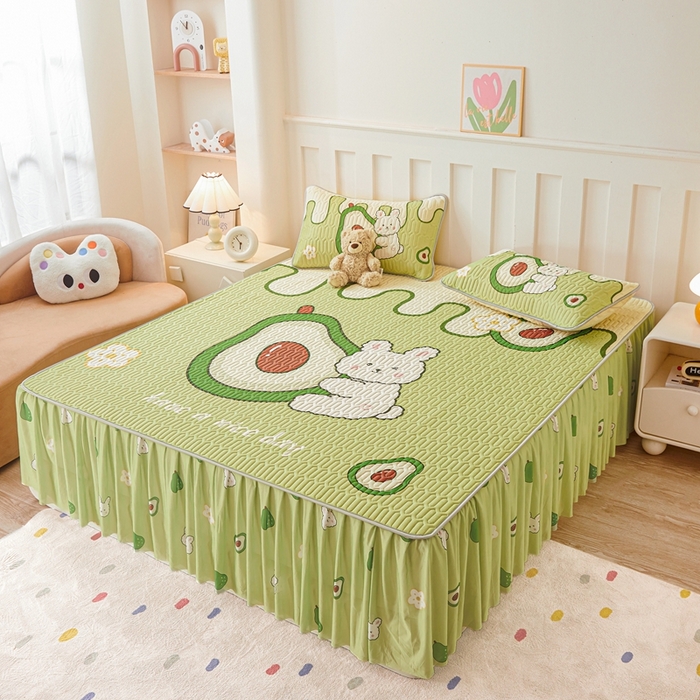 91家纺网 家纺一手货源 找家纺 希廷顿 2025新款大版印花乳胶凉席床裙款三件套 牛油果绿