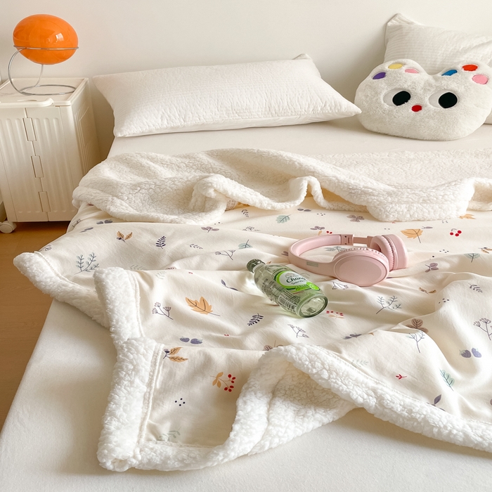 91家纺网 家纺一手货源 找家纺 857家居 2025新款双层针织纱羊羔绒毛毯 枫叶