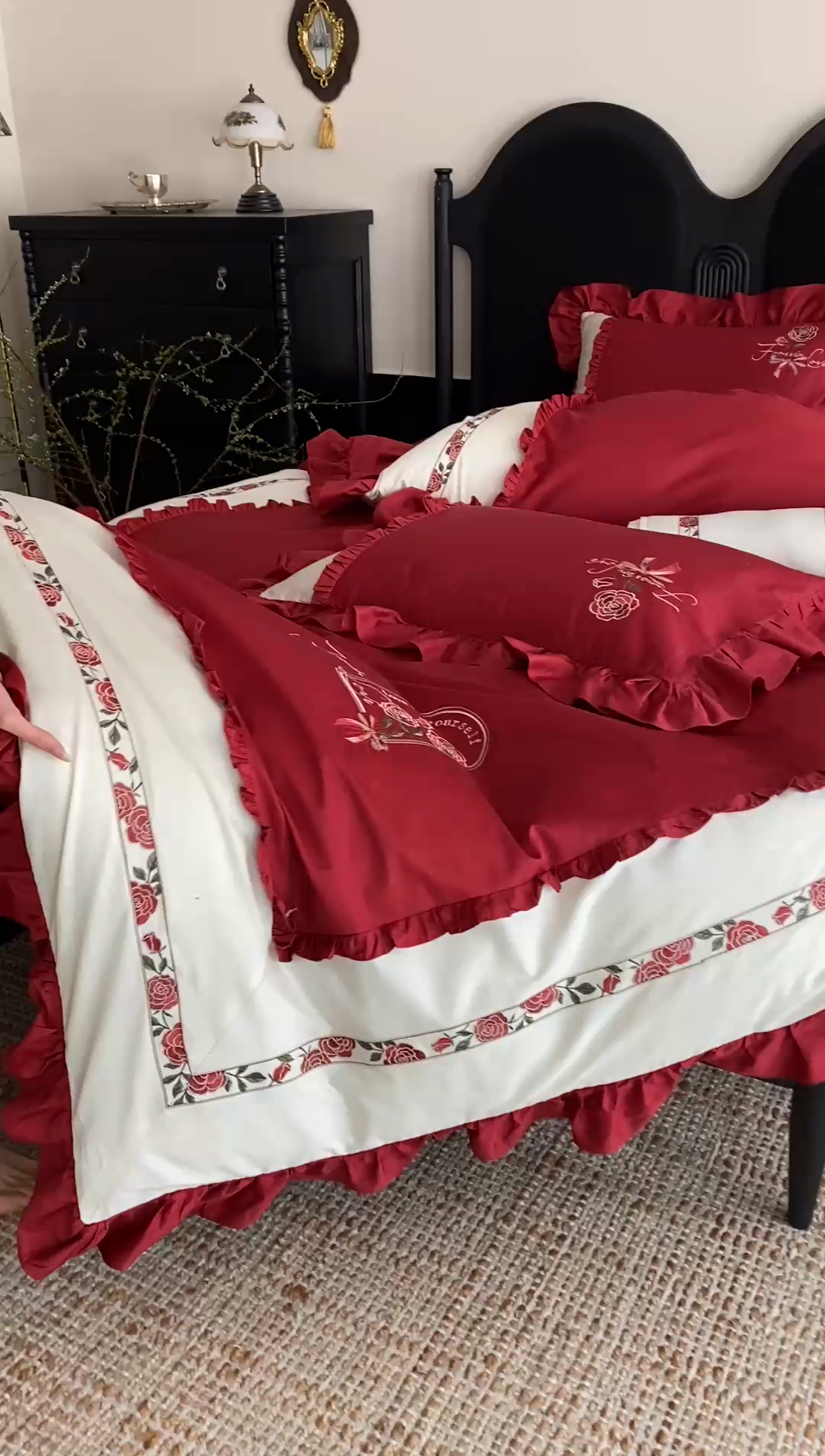 91家纺网 家纺一手货源 找家纺 MIU缪家居 2025新款100支全棉四件套-洛丽塔 洛丽塔-红