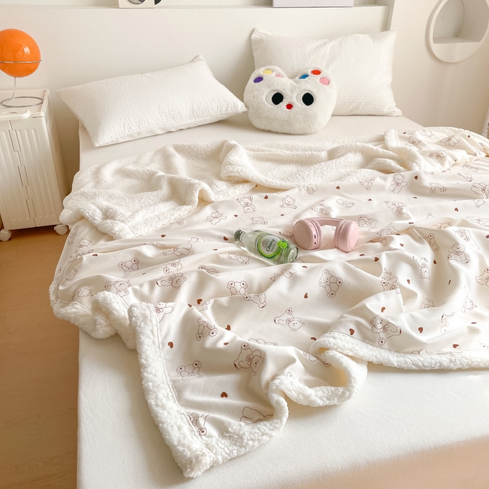 91家纺网 家纺一手货源 找家纺 857家居 2025新款双层针织纱羊羔绒毛毯 爱心熊宝