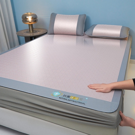 阿亮家居 2025新款凉席抗菌三明治可水洗碳光冰丝席宽边刺绣冰丝席 思绪 树莓粉-床笠款