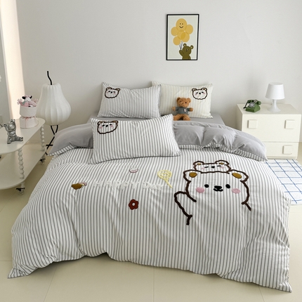 91家纺网 家纺一手货源 找家纺 （总）闲鱼家纺 2025新款时尚亲肤贴布绣毛巾绣条纹四件套-萌趣小熊