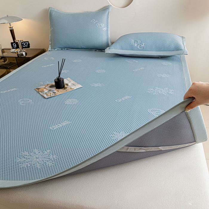 91家纺网 家纺一手货源 找家纺 阿亮家居 2025新款凉席凉豆豆软席床席款 香迪奥-海盐蓝