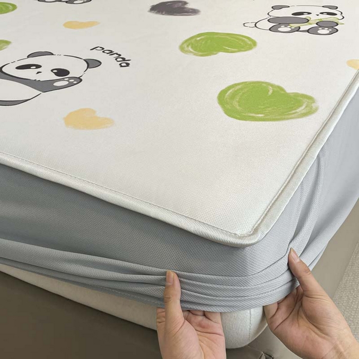 91家纺网 家纺一手货源 找家纺 2025新款印花冰丝凉席反面无纺布 冰丝-床笠款-小熊猫