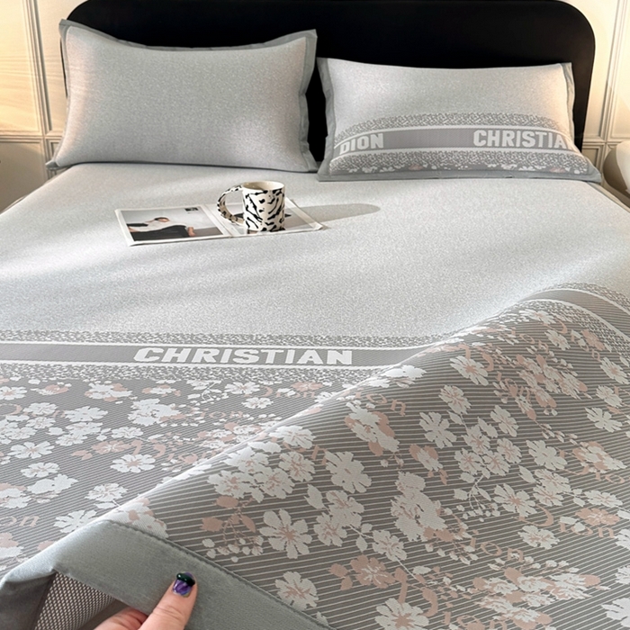 91家纺网 家纺一手货源 找家纺 慕尚家纺 2025春夏新款凉感冰丝提花凉席三件套 花艺 灰红