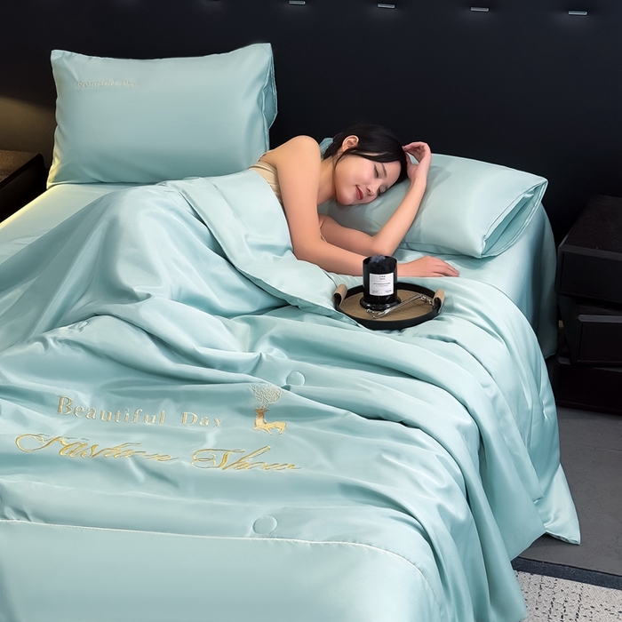 91家纺网 家纺一手货源 找家纺 卡罗兰 2025新款水洗天丝夏凉被空调被水洗真丝夏被四件套-森旅迷鹿 森旅迷鹿-青石绿