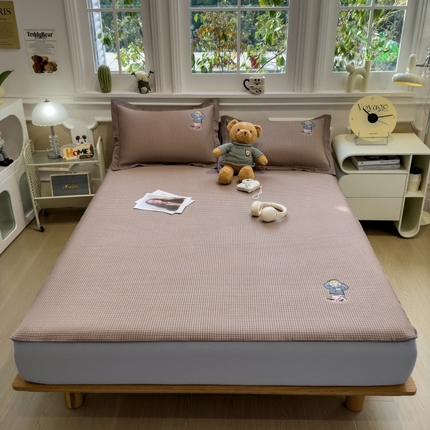 孩子王家纺 2025新款冰豆豆华夫格绣花床单床笠-练练熊系列 时尚咖床笠