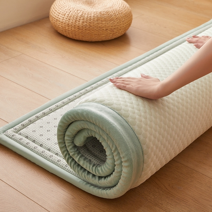 91家纺网 家纺一手货源 找家纺 2025新款包边工艺凉感冰藤地铺睡垫系列凉席地垫 凉豆豆绿