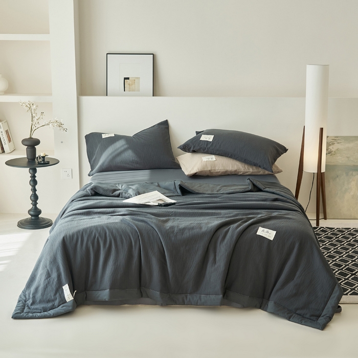 91家纺网 家纺一手货源 找家纺 寐绸家纺 2025新款纯棉水洗棉三层提花大豆纤维夏被四件套 曲线条-中灰