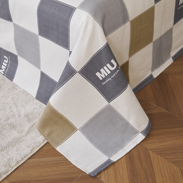 91家纺网 家纺一手货源 找家纺 绒艺席业 2025新款简约原棉印花老粗布床单 miu蓝白格