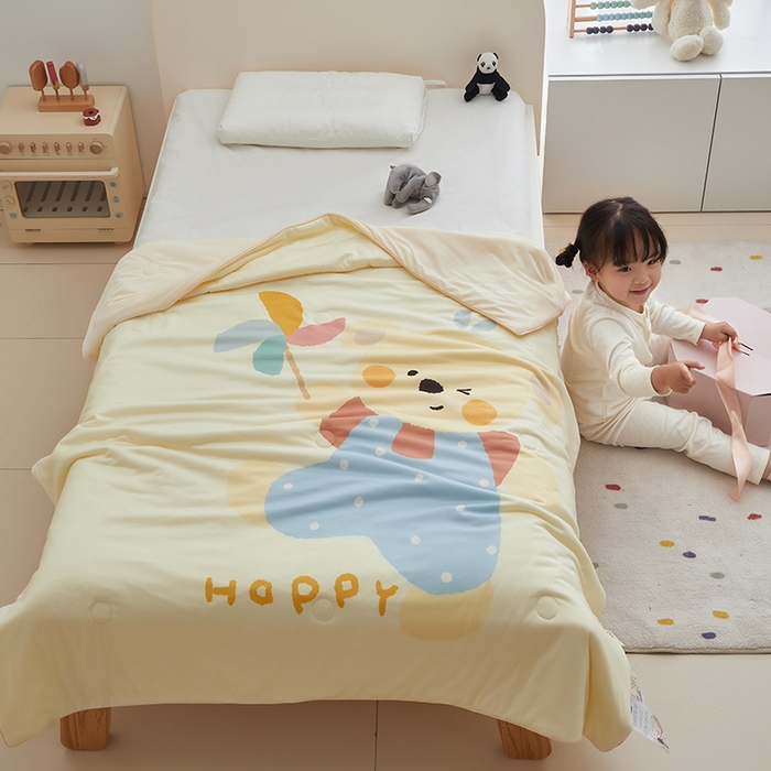 91家纺网 家纺一手货源 找家纺 荷马之梦 2025新款大版针织棉凉感丝AB版大豆儿童夏被 风车小熊