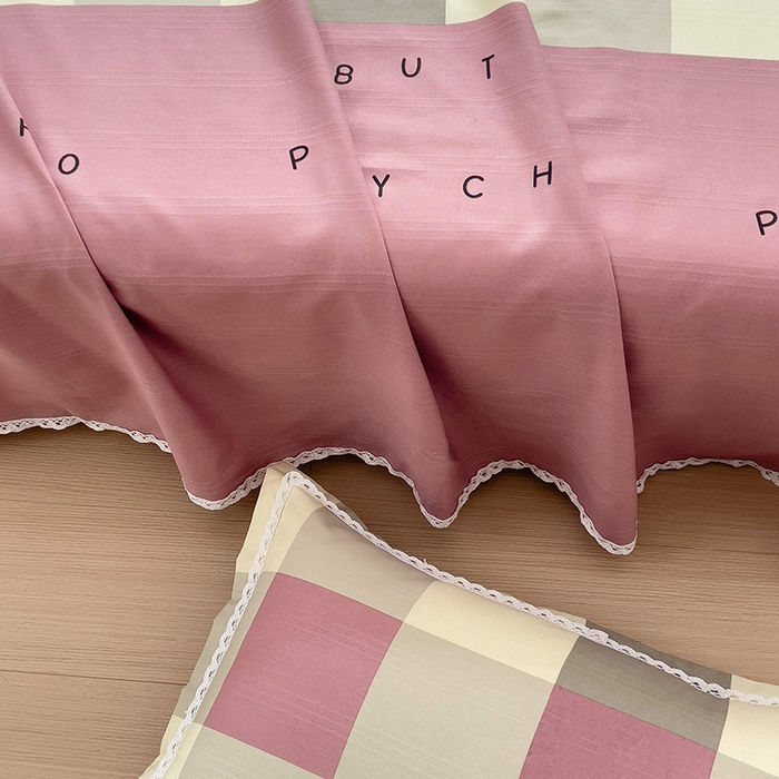 91家纺网 家纺一手货源 找家纺 梵克保罗 2025新款鱼骨棉老粗布凉席花边款床单三件套 宜家-粉