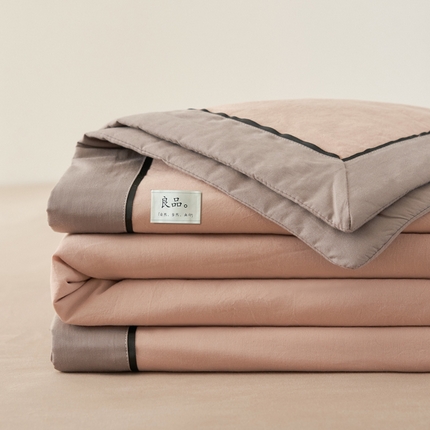91家纺网 家纺一手货源 找家纺 （总）寐绸家纺 2025新款纯棉水洗棉简约双拼大豆纤维夏被四件套