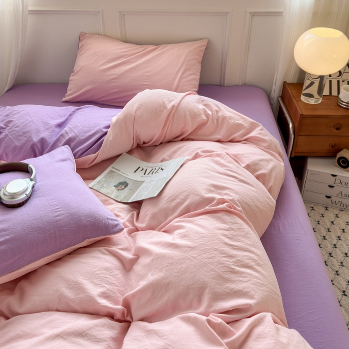 91家纺网 家纺一手货源 找家纺 冕悠家纺 2025新款A类105克超柔褶皱水洗棉拼色四件套 樱花粉+丁香紫