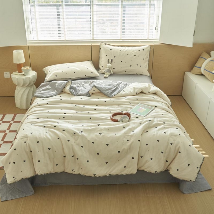 91家纺网 家纺一手货源 找家纺 寐绸家纺 2025新款纯棉双层纱印花大豆纤维夏被四件套 双层纱-爱心