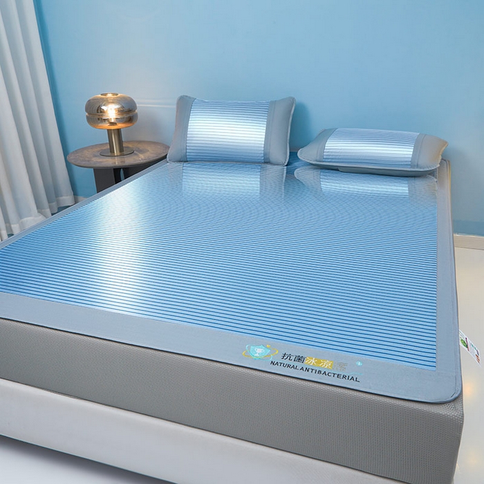 91家纺网 家纺一手货源 找家纺 阿亮家居 2025新款凉席抗菌刺绣可水洗碳光冰丝席包边无纺布冰丝席 素夏 静谧蓝-床笠款